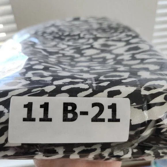 Guess By Marciano Pants Size 4 Animal Cheetah Print Zip Ankle 28" Inseam - Picture 15 of 15